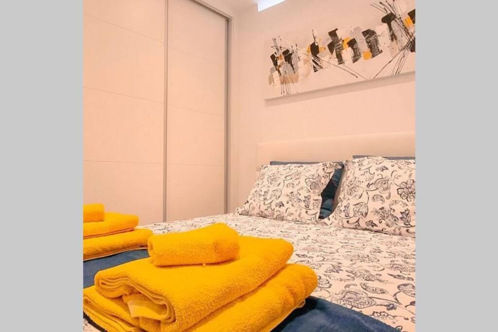 Air Conditioned 2 Bedroom Poolside Apartment Free Wifi Tv Package Includes Uk And European Channels Free On Street Parking Bright And Modern With Fridge Freezer And Washing Machine Puerto del Carmen  Exterior foto